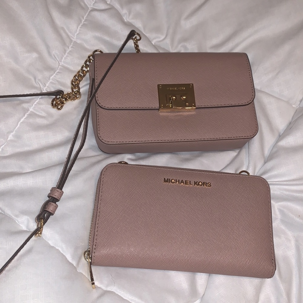 EUC Small Michael Kors Crossbody + Wallet purse